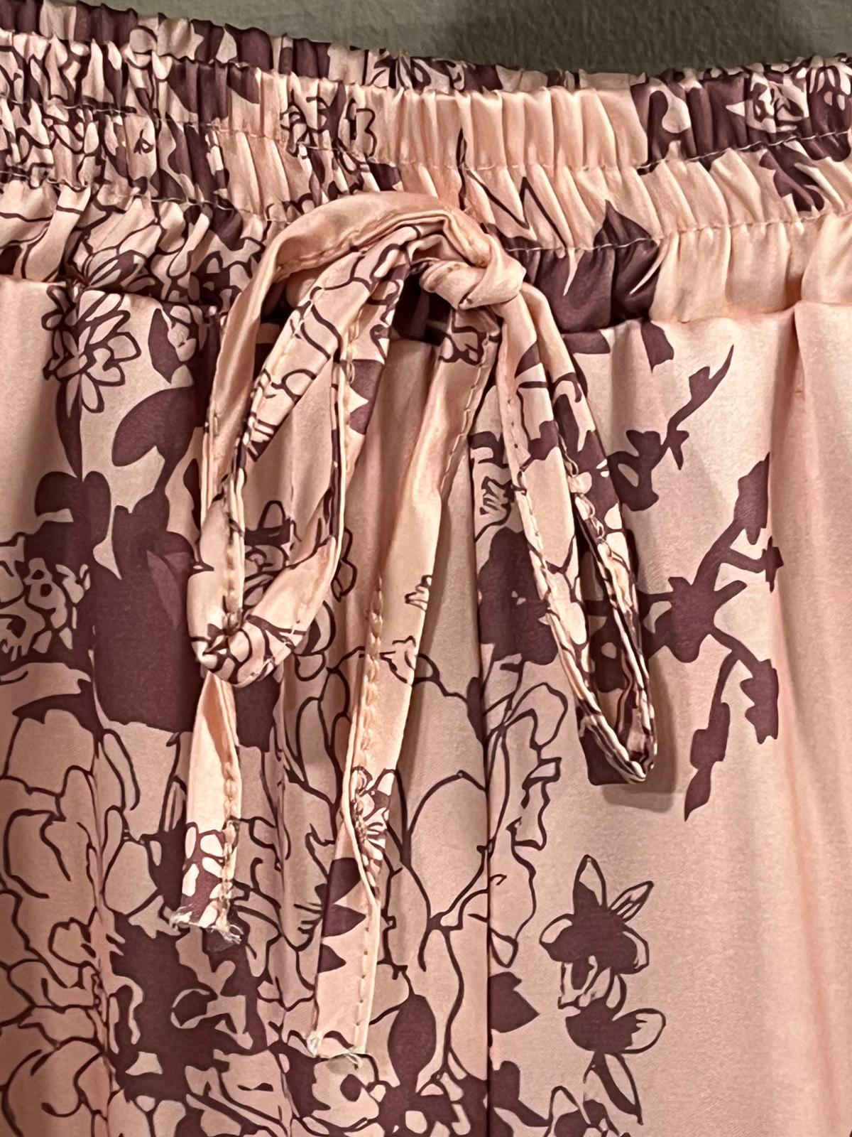 Conjunto de Traje Satinado con Estampado Floral