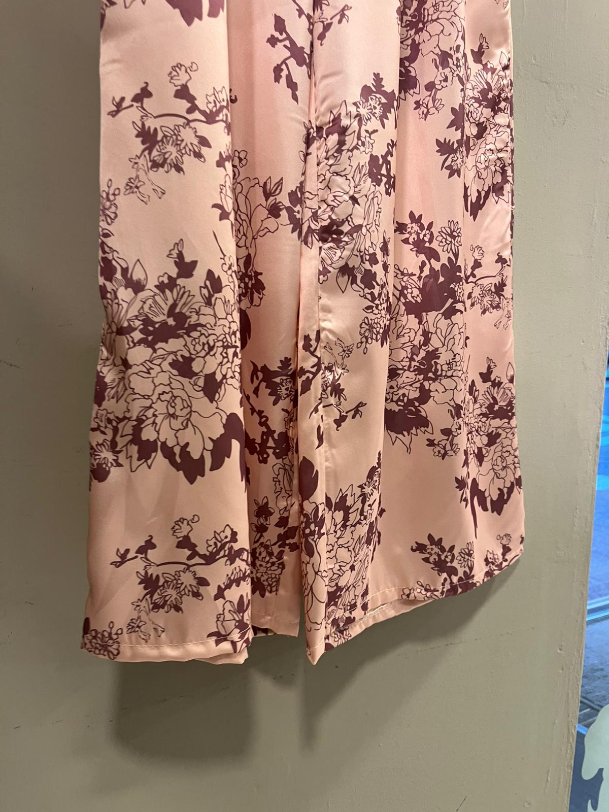 Conjunto de Traje Satinado con Estampado Floral