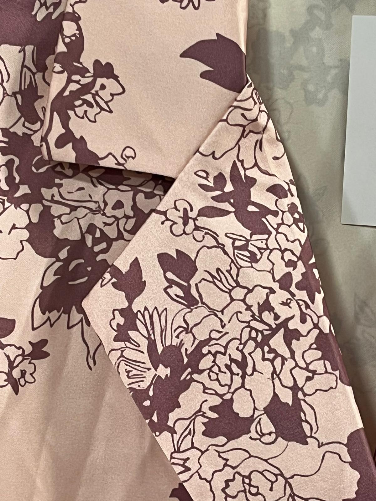 Conjunto de Traje Satinado con Estampado Floral