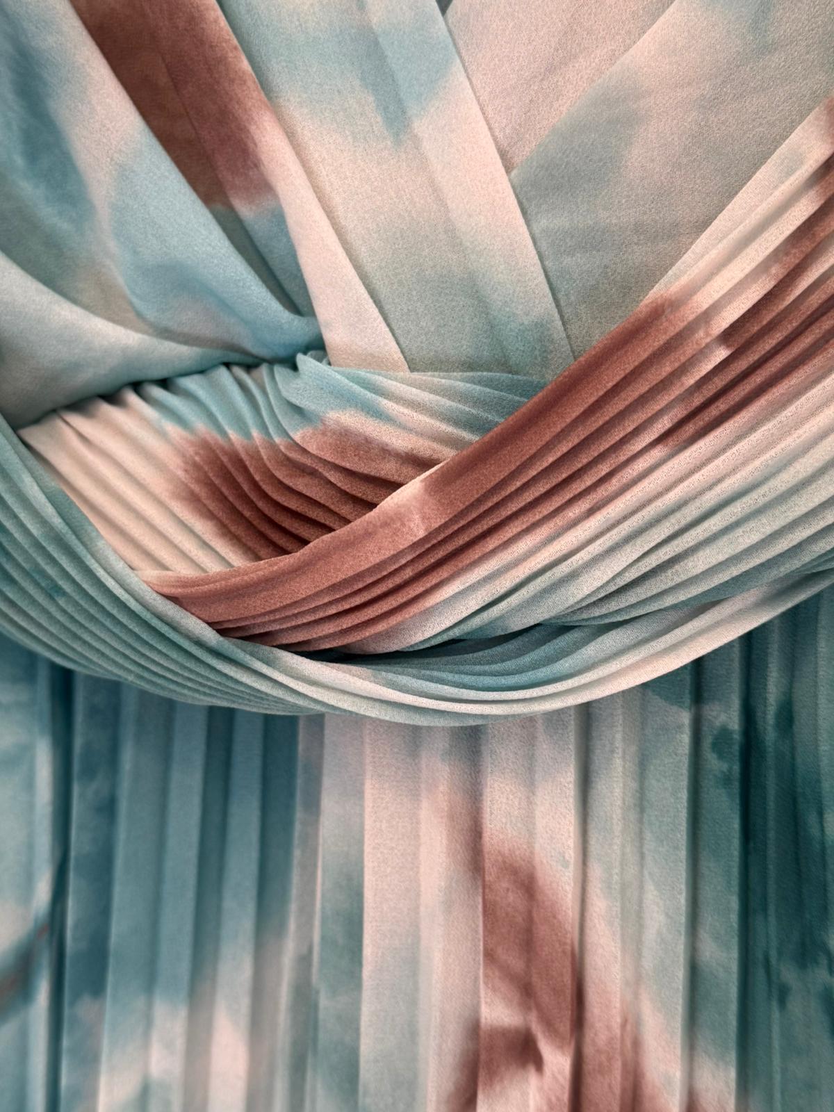 Vestido Largo Plisado Tie-Dye con Escote Cruzado