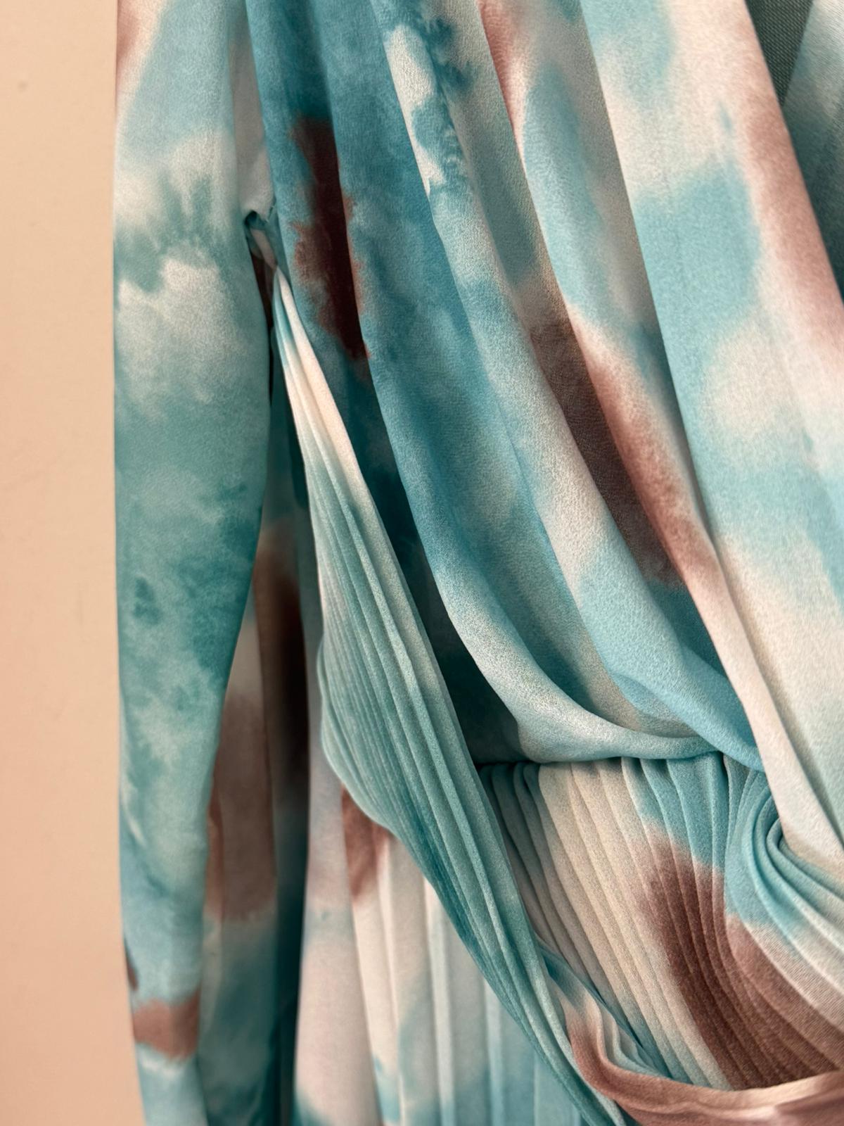 Vestido Largo Plisado Tie-Dye con Escote Cruzado