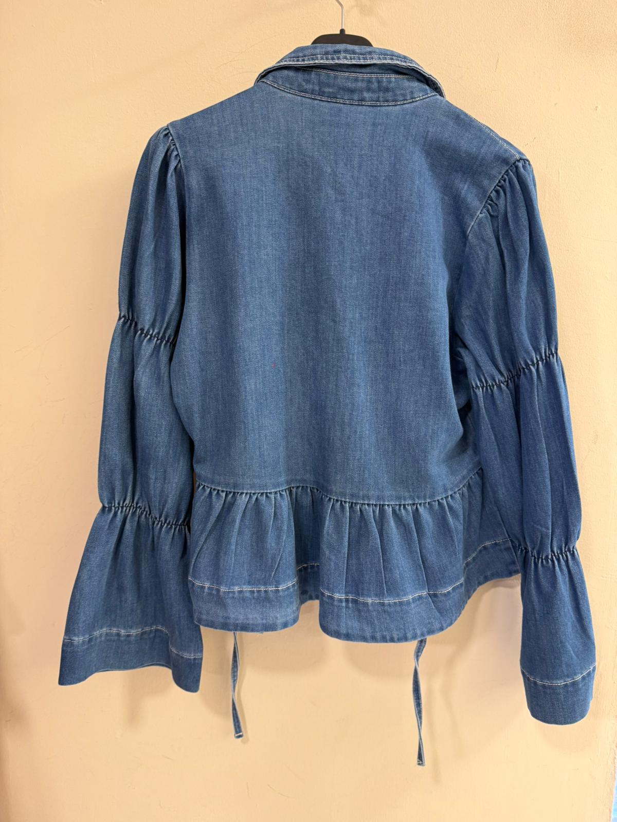 Chaqueta Vaquera con lazadas y volante
