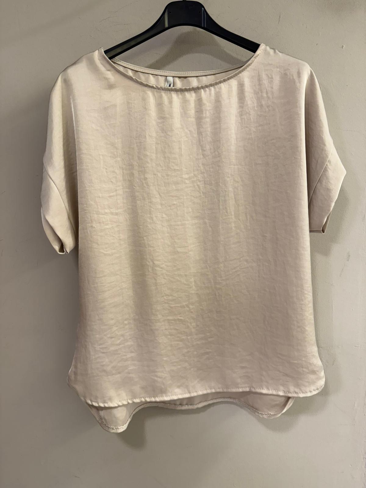 Blusa satinada de manga corta Cierre con dos botones