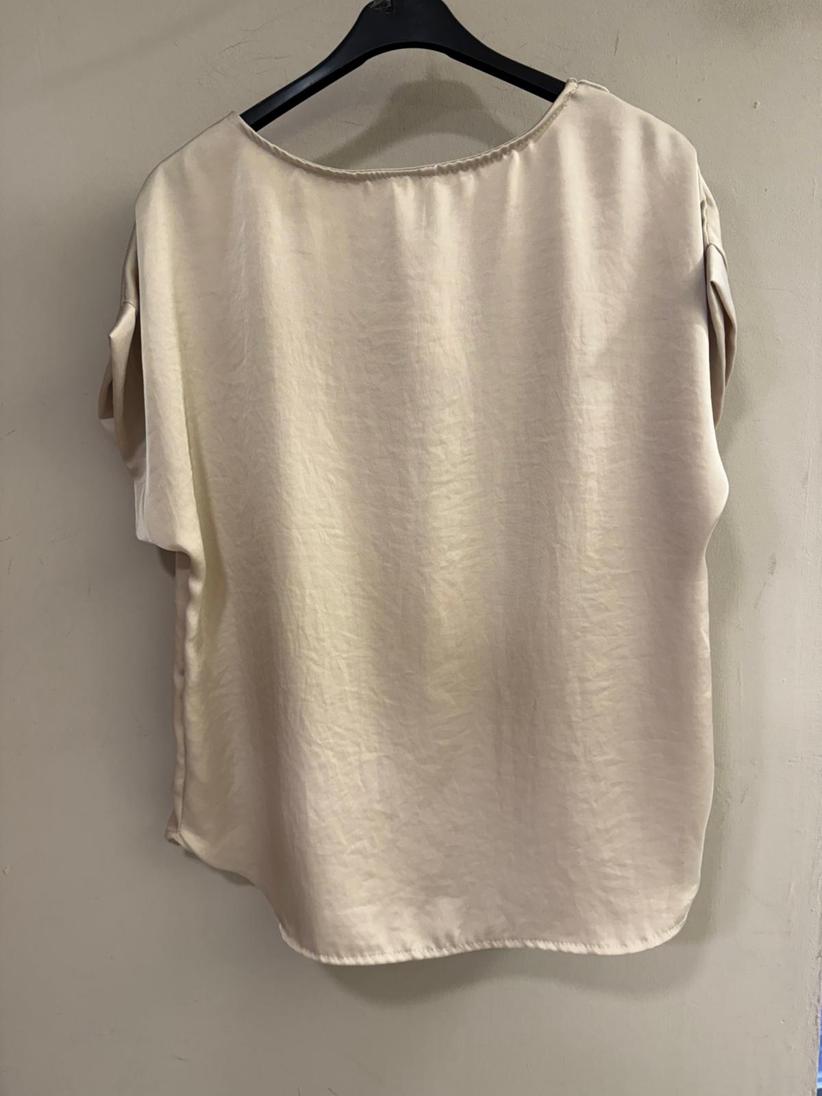 Blusa satinada de manga corta Cierre con dos botones