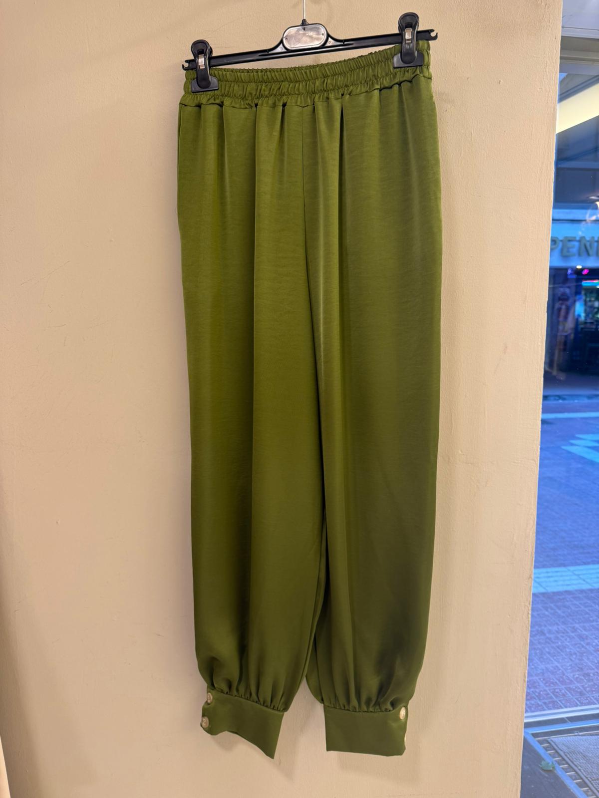 Pantalón bombacho satinado con puño de botones