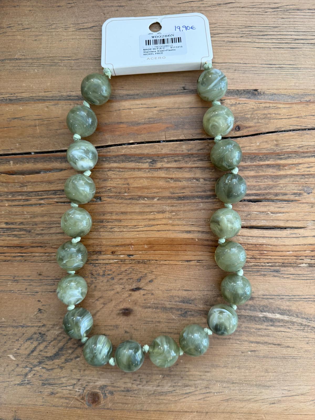 Collar de Bolas Grandes con Resina
