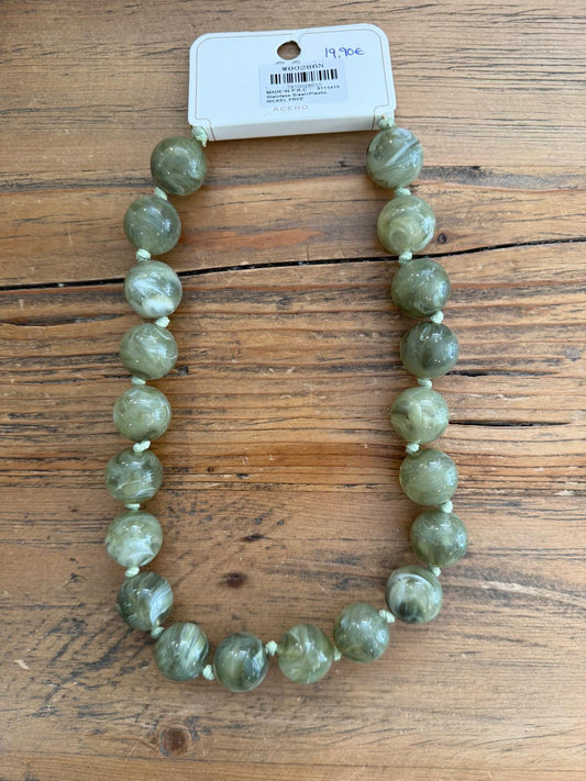 Collar de Bolas Grandes con Resina