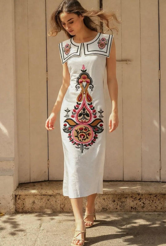 Vestido Midi Blanco con Bordado Paisley Oriental – Sin Mangas
