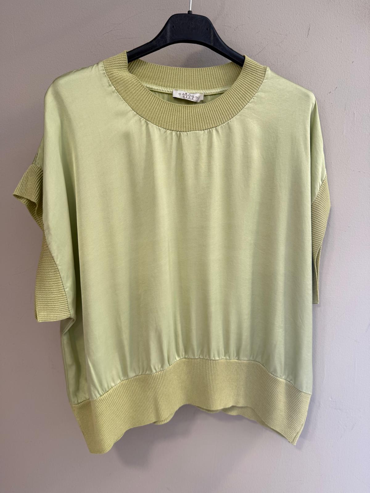 Camiseta Satinada Acabados Rib
