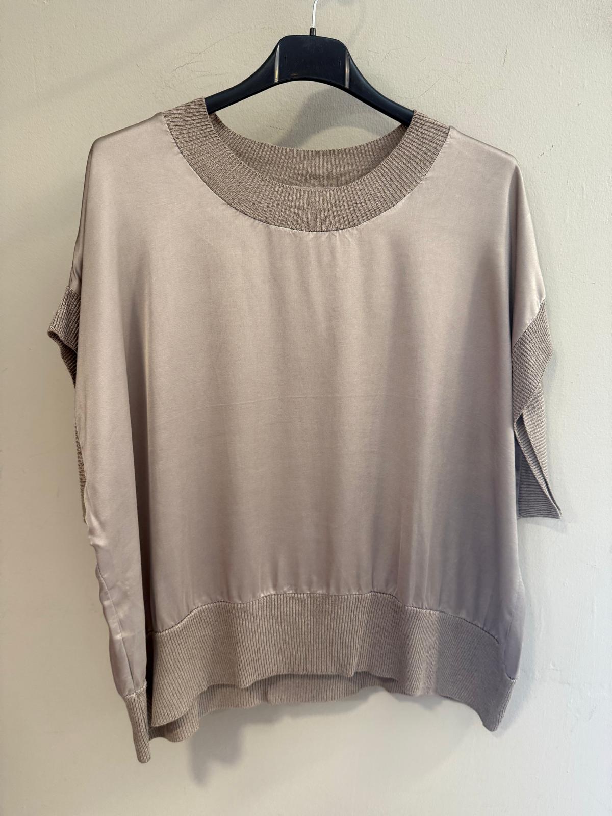 Camiseta Satinada Acabados Rib