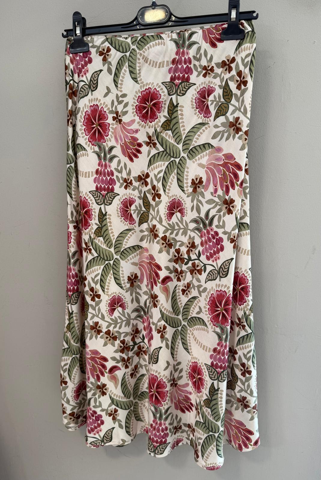 Falda midi satinada estampado tropical