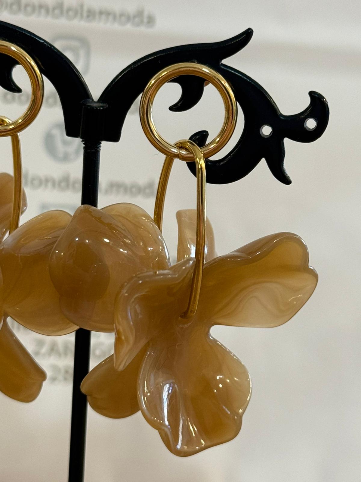 Pendientes Flor con Aro Dorado