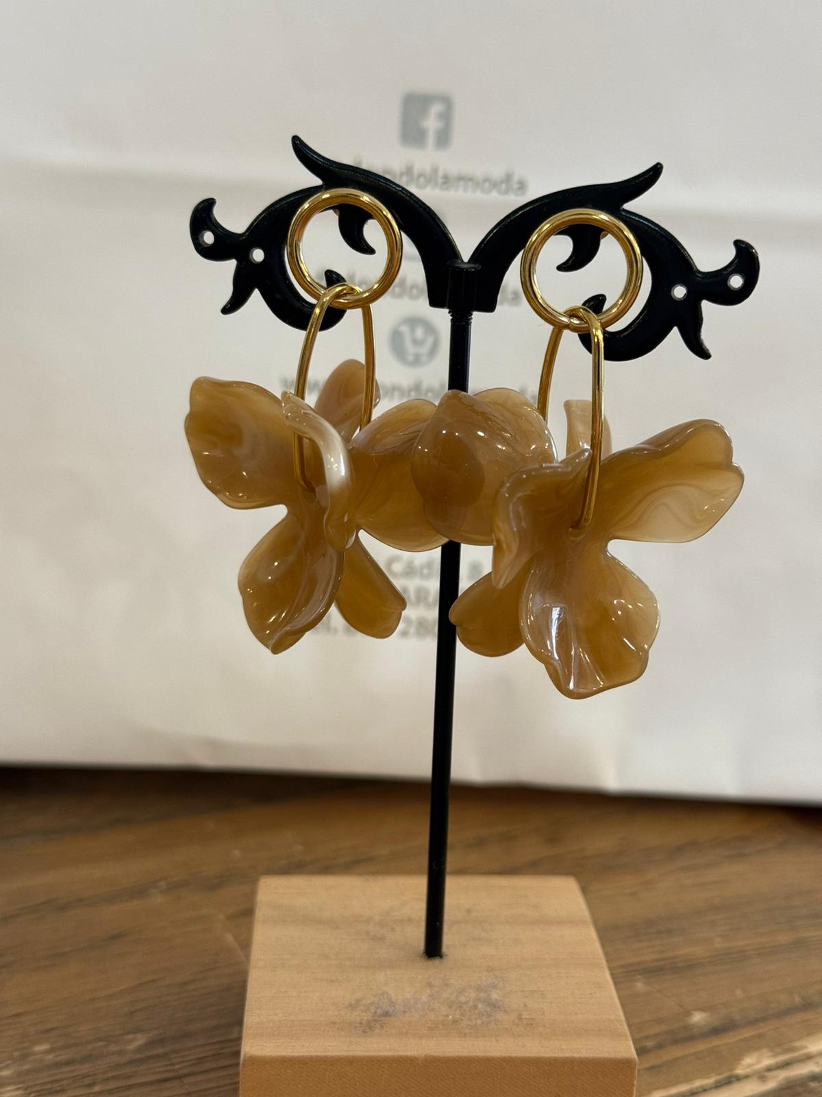 Pendientes Flor con Aro Dorado