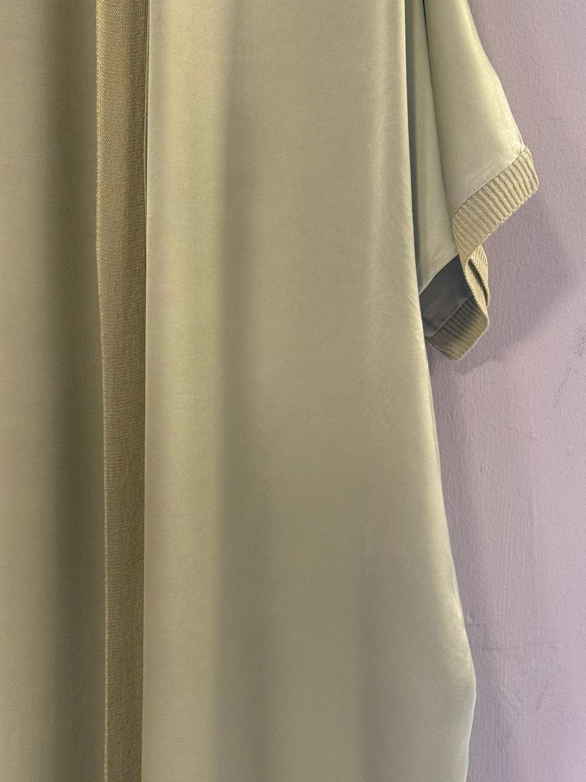 Kimono Largo Satinado con Acabados Rib