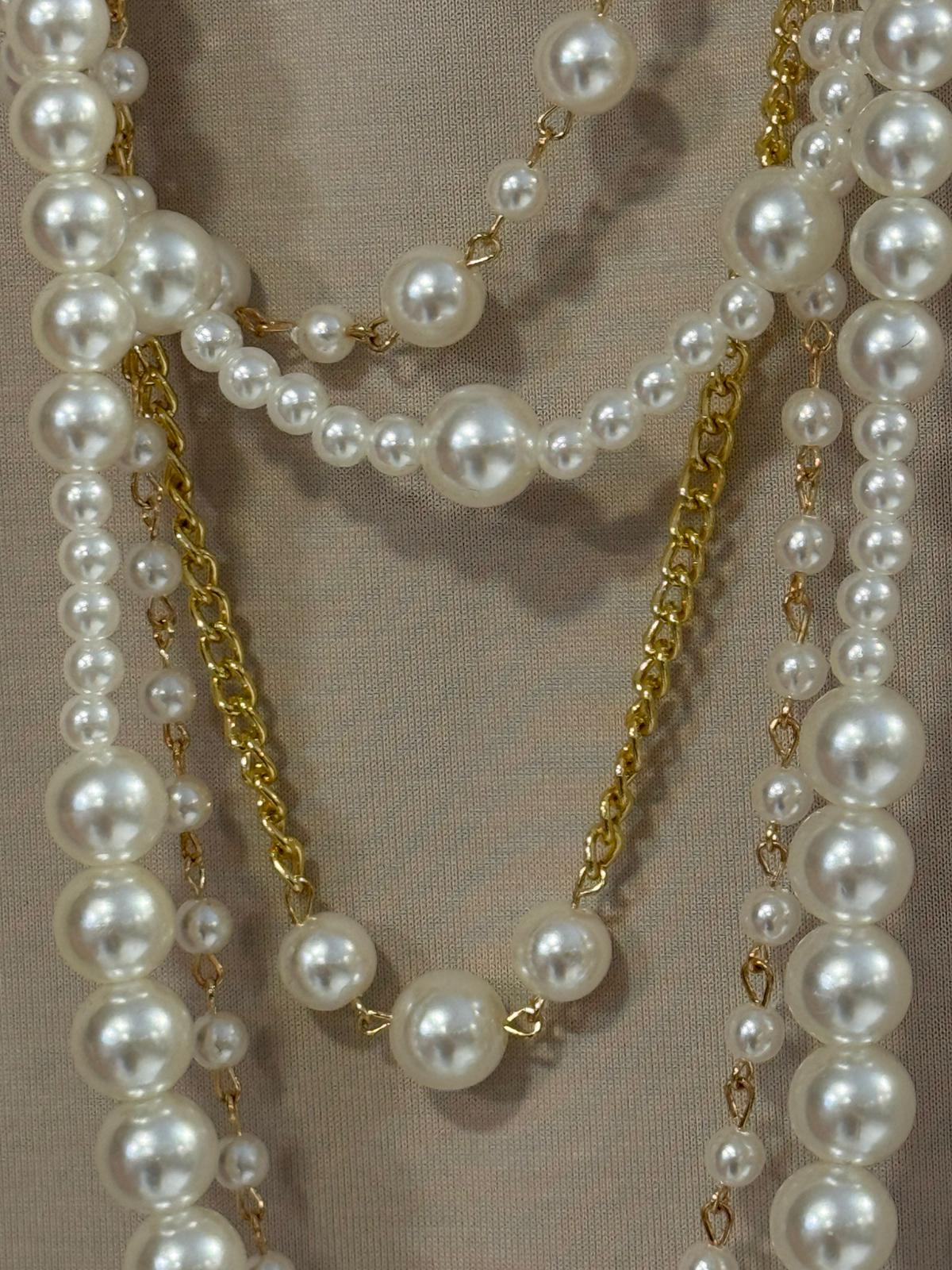 Collar Largo de Perlas y Flor Dorada