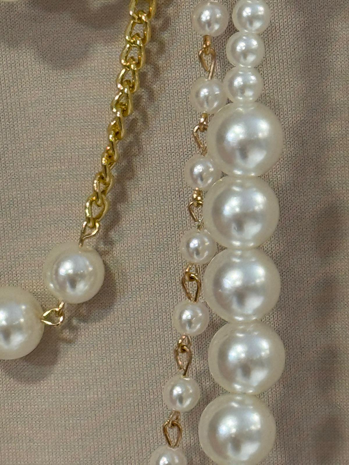 Collar Largo de Perlas y Flor Dorada
