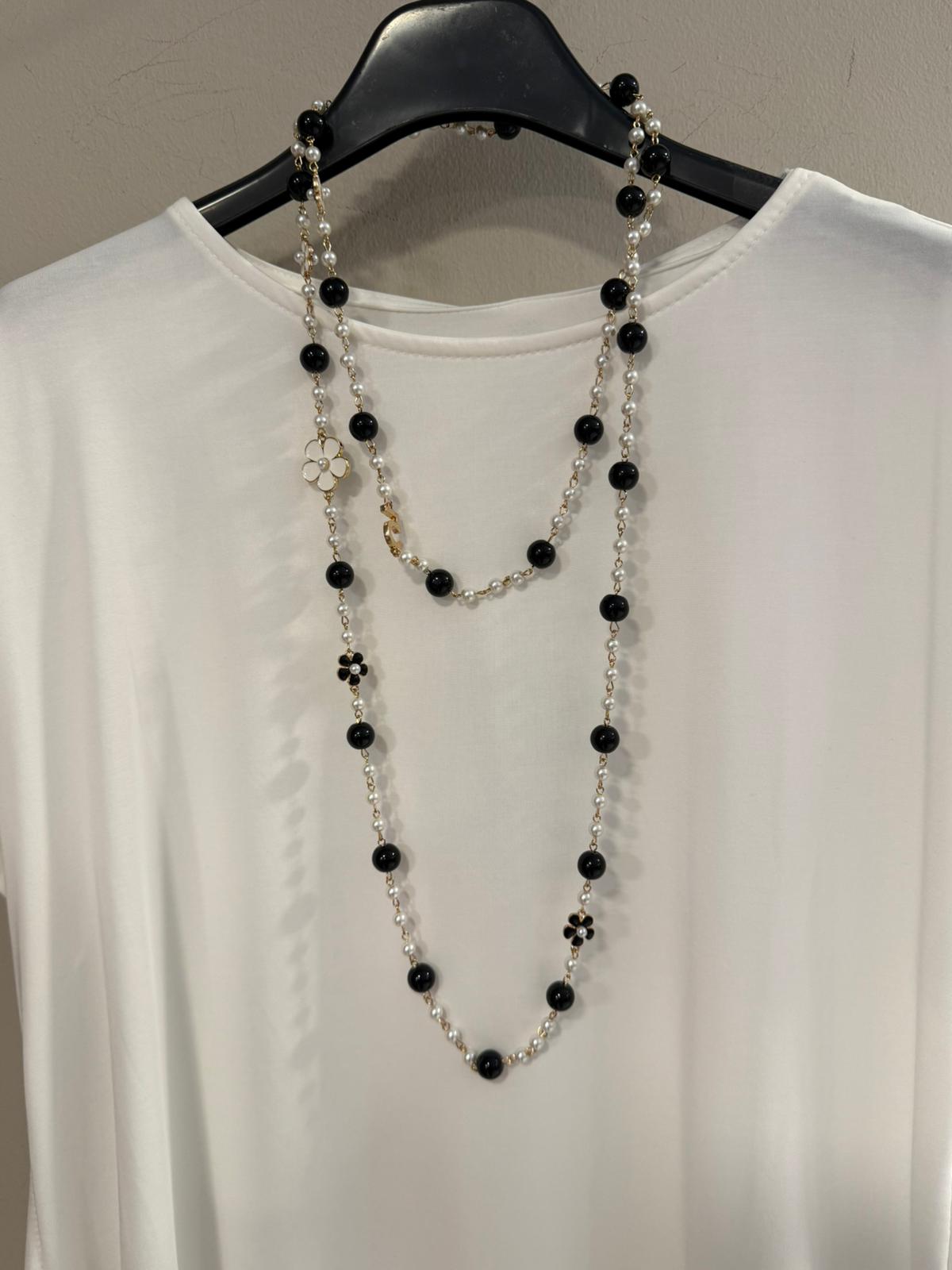 Collar Largo de Perlas y Flor Dorada
