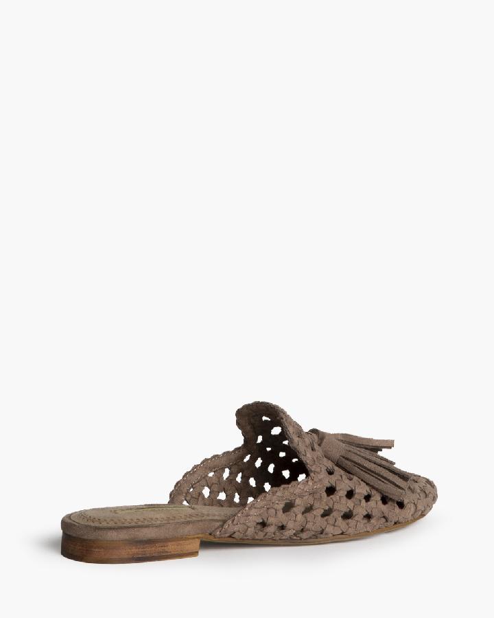 Mules Camel Textil Enrejillado con Borlones