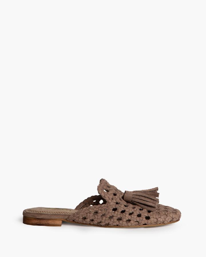 Mules Camel Textil Enrejillado con Borlones