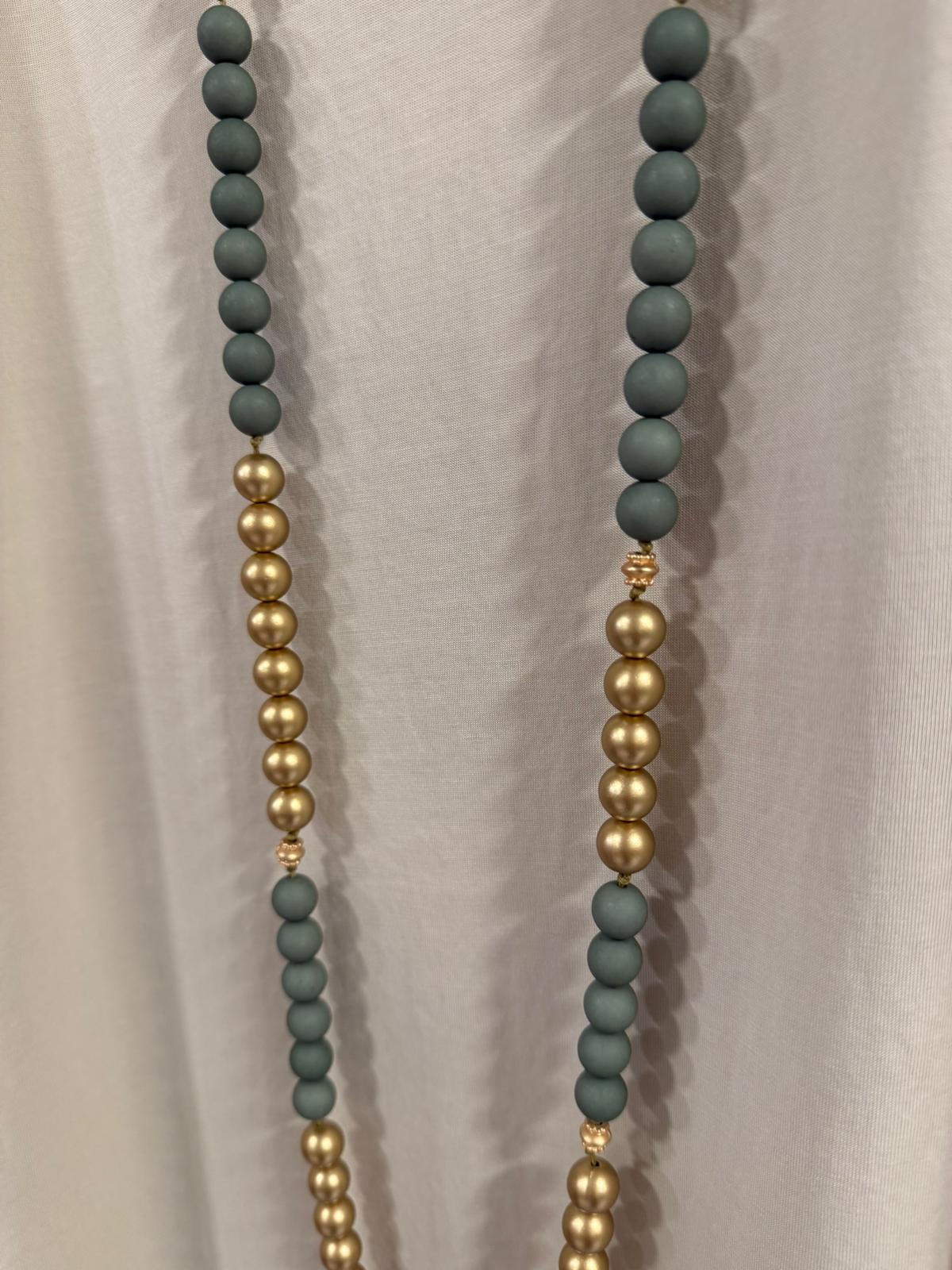 Collar Largo Piezas Redondas Resina y Dorado