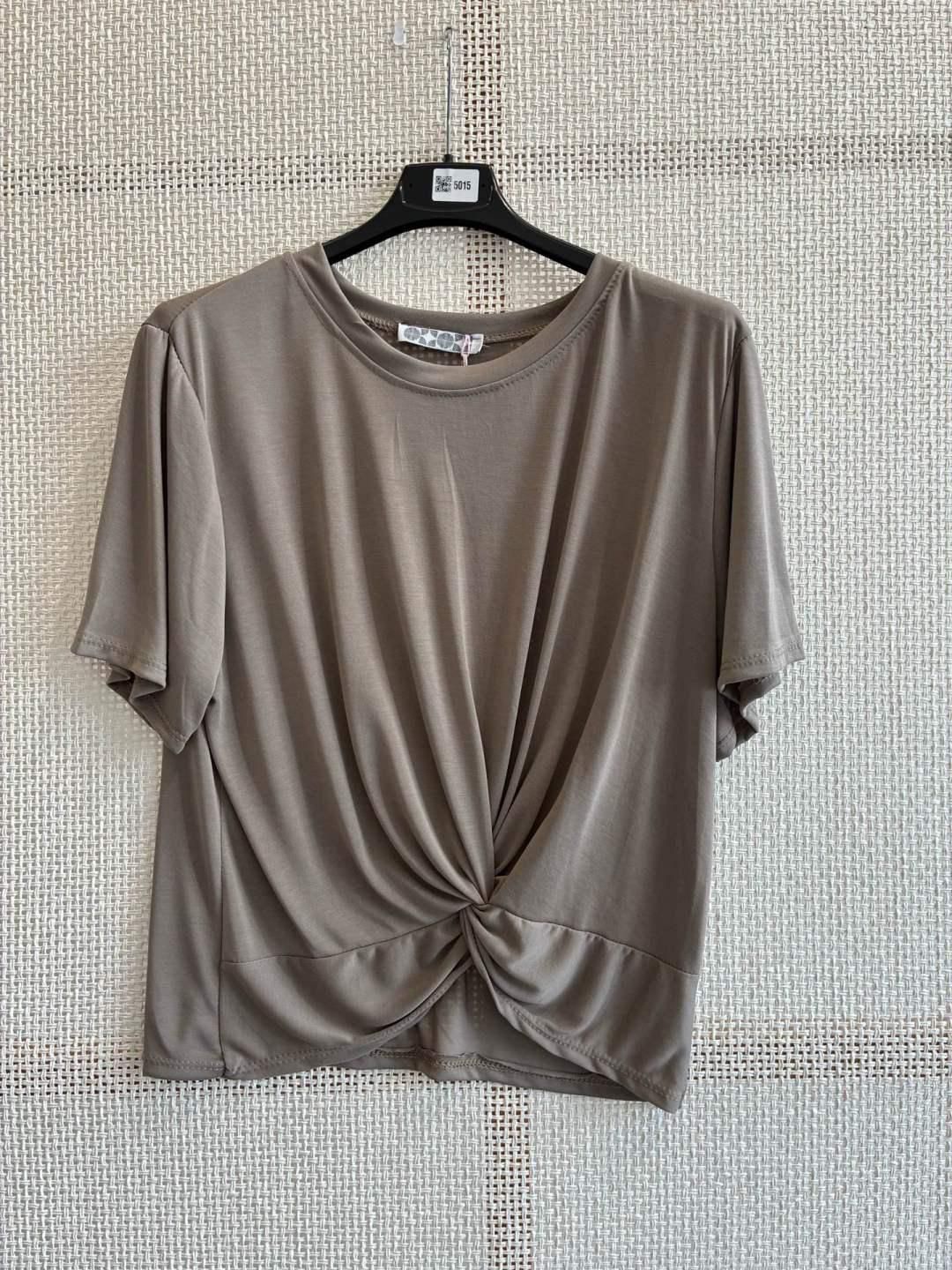 Camiseta Manga Corta con Nudo en Bajo