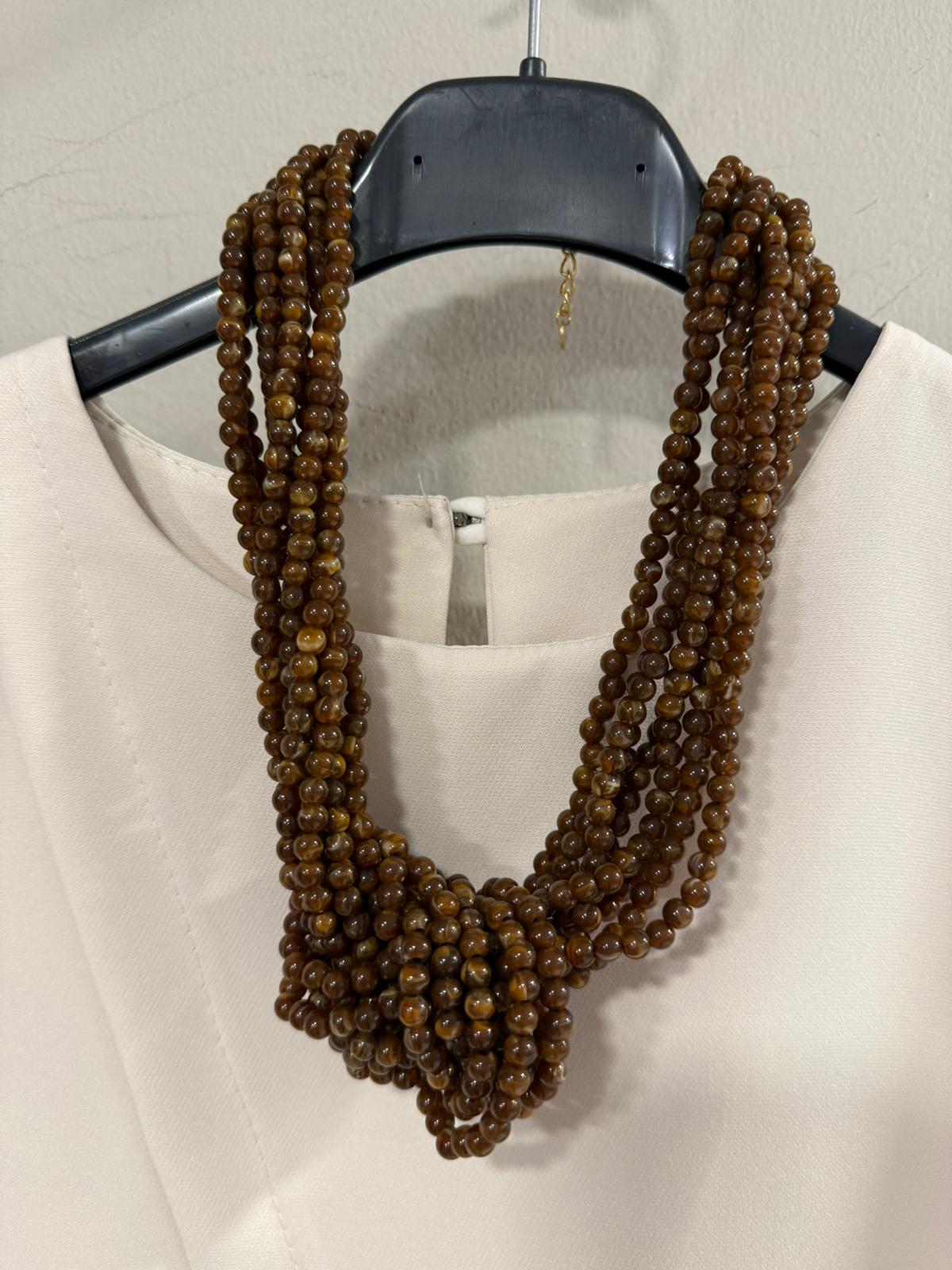 Collar Corto Multivuelta Nudo Resina Pulida