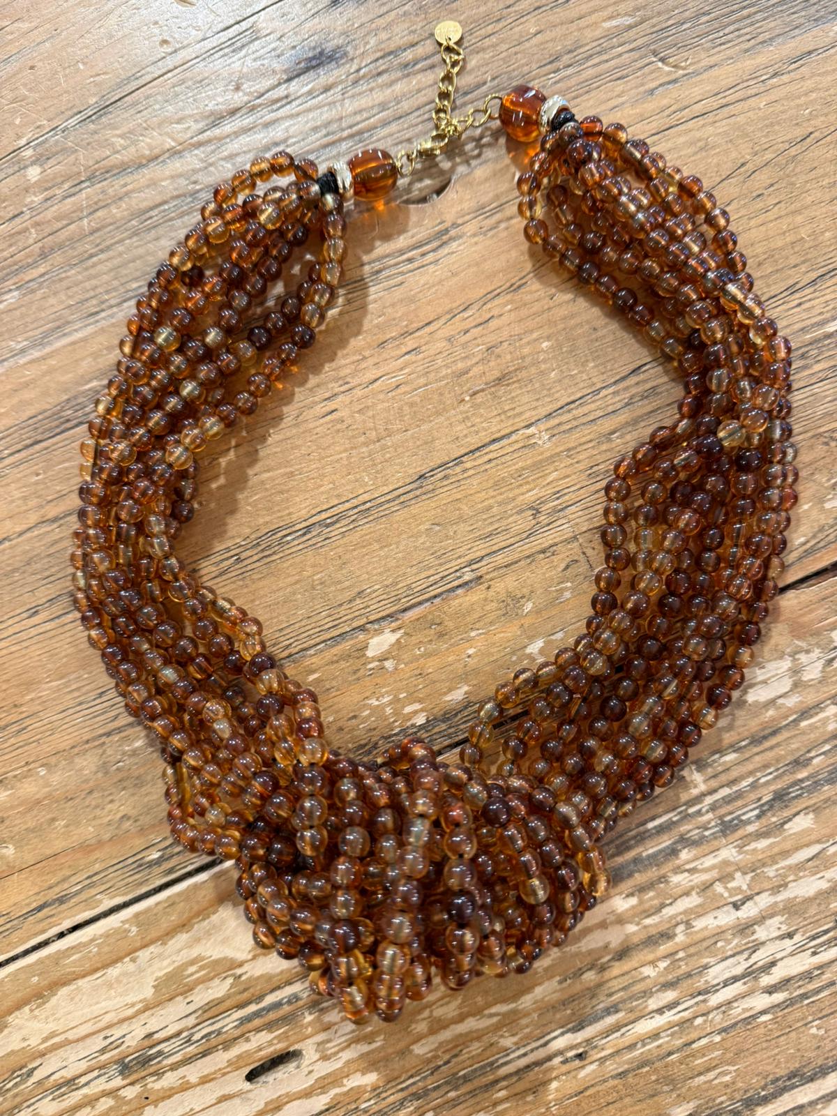 Collar Corto Multivuelta Nudo Resina Pulida