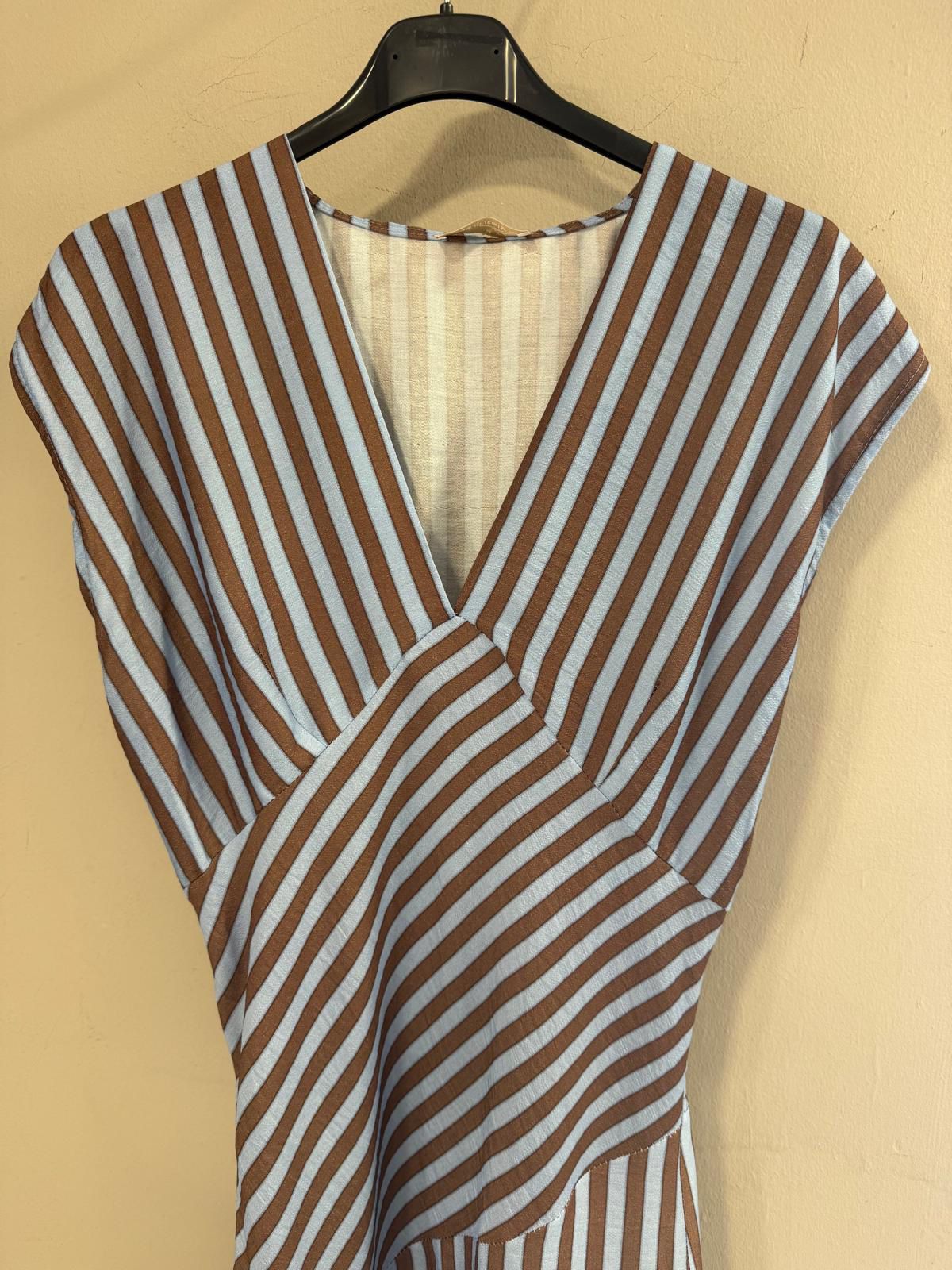 Vestido Rayas Escote Pico con Pieza Cruzada