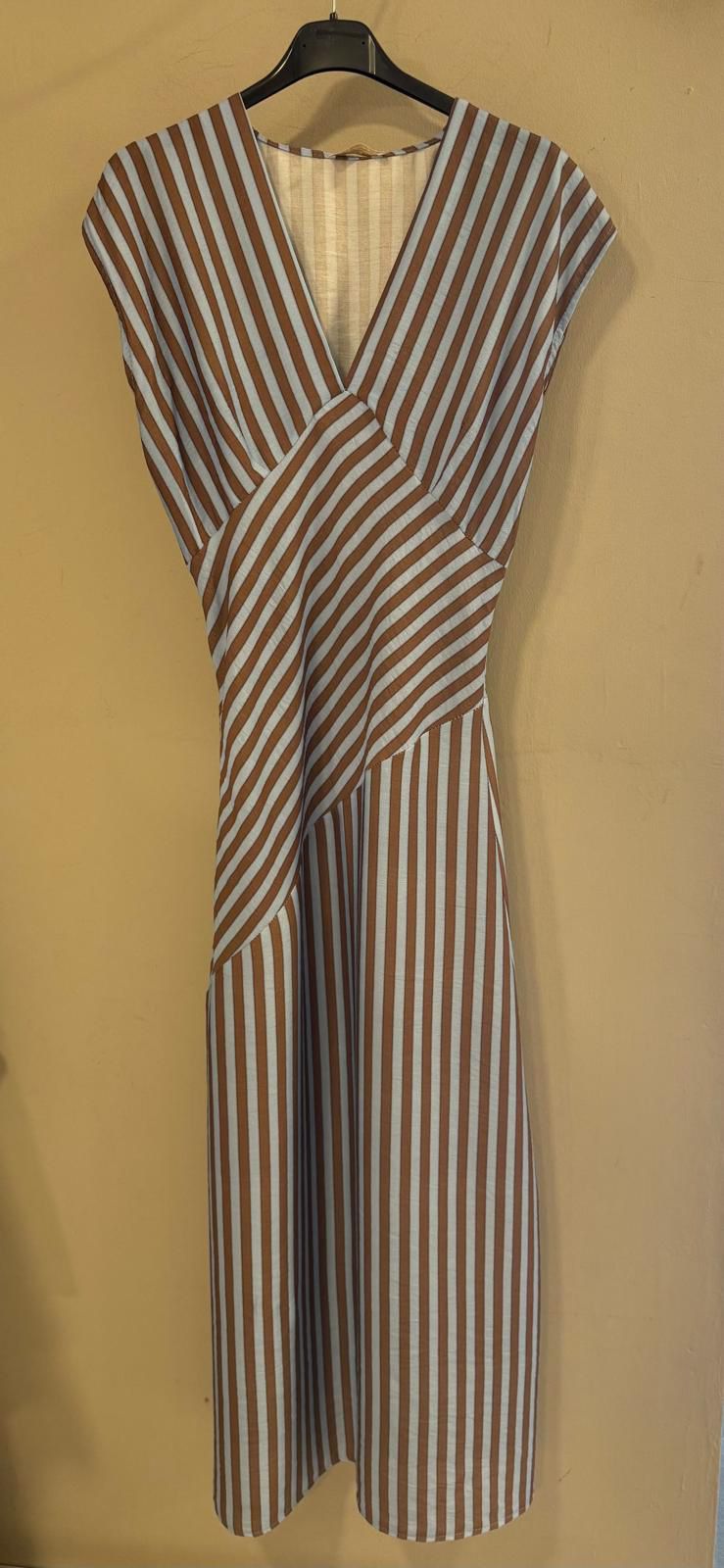 Vestido Rayas Escote Pico con Pieza Cruzada