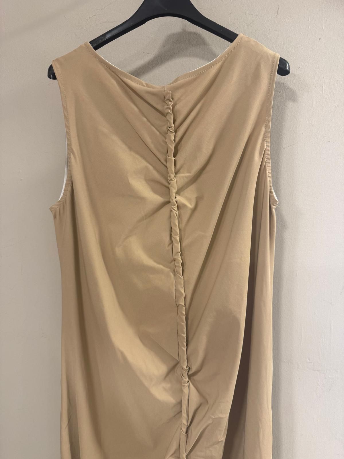 Vestido Camel Fruncido Vertical
