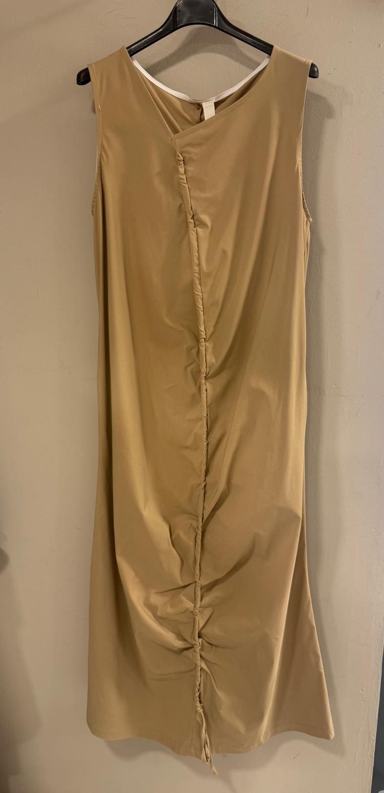 Vestido Camel Fruncido Vertical