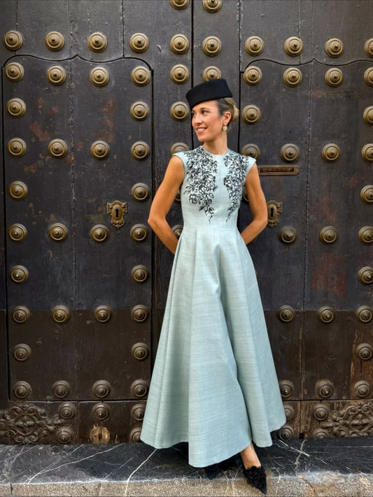 Vestido largo bordados sin mangas