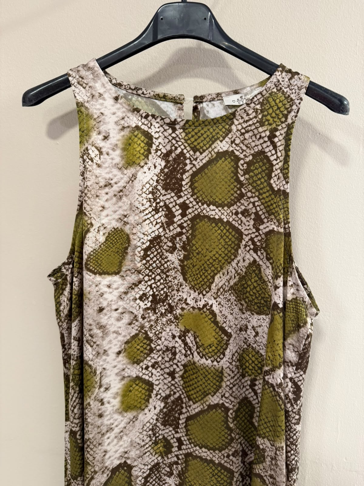 Vestido satinado estampado serpiente