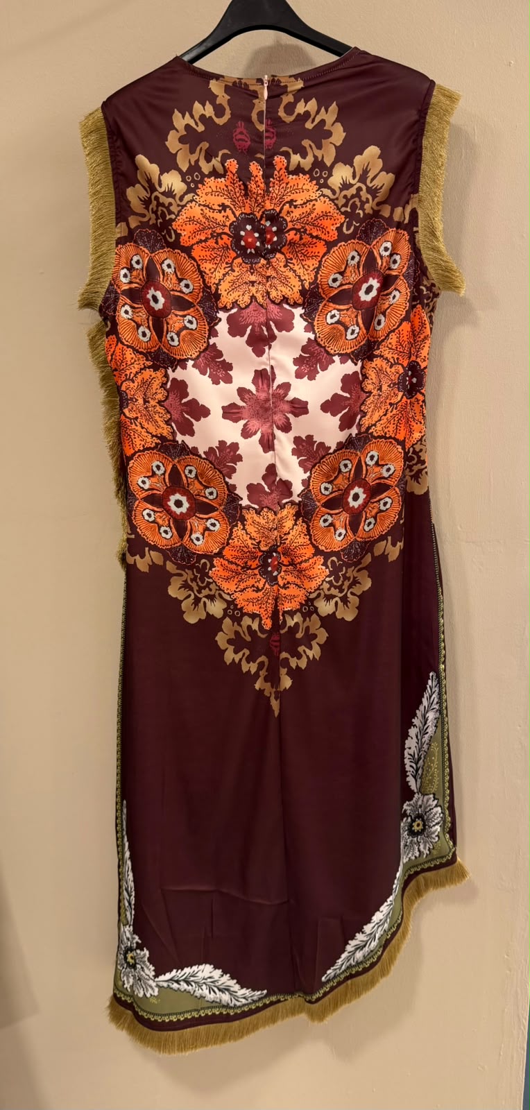 Vestido estampado burdeos flecos