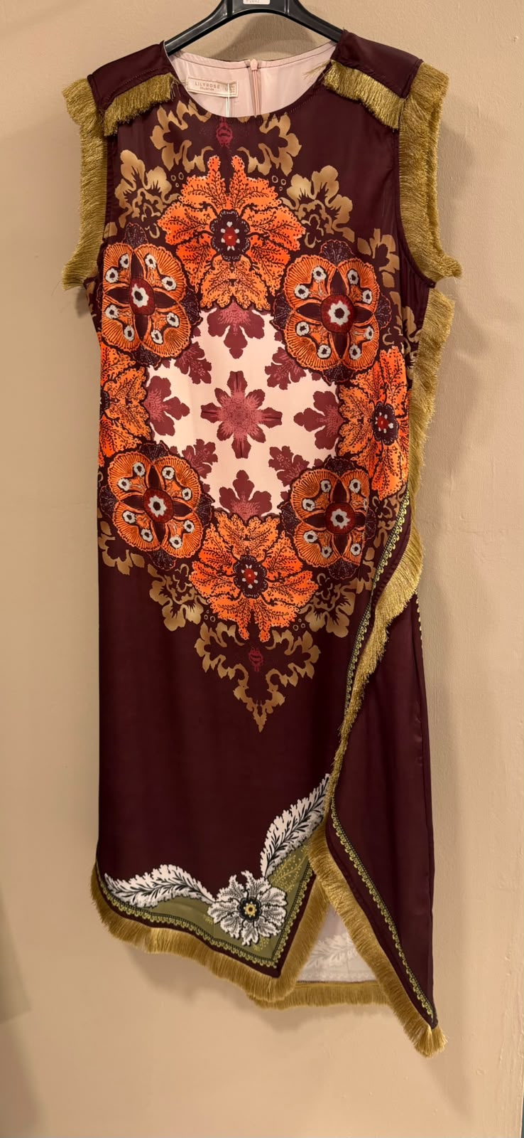 Vestido estampado burdeos flecos
