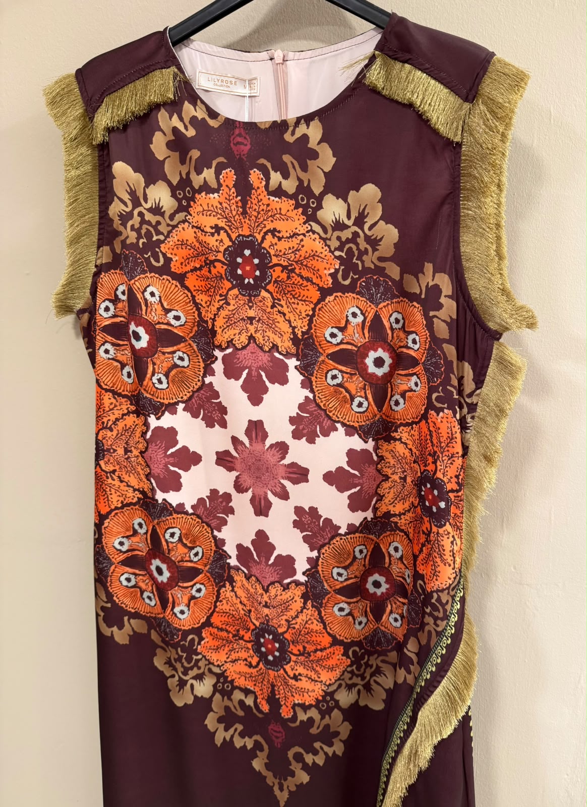 Vestido estampado burdeos flecos