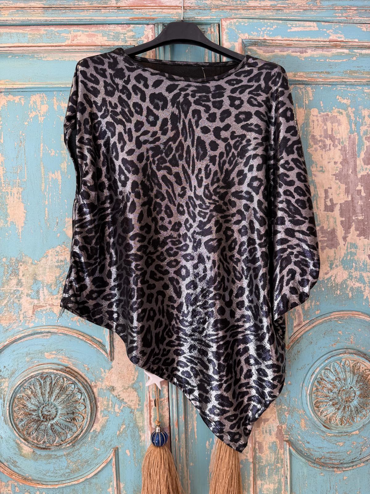 Camiseta Oversize Asimétrica