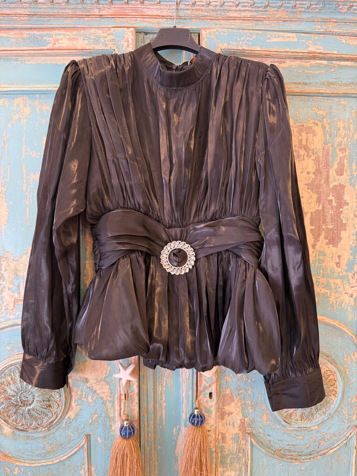 Blusa de organza con detalle en cintura