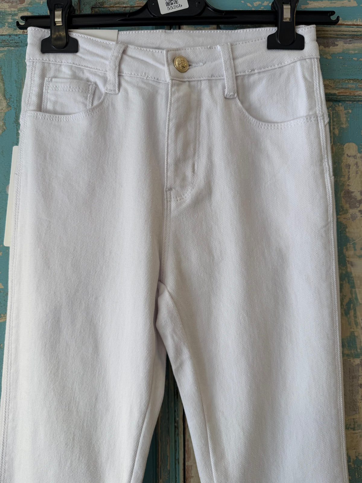 Pantalón Vaquero Blanco Push Up Con Botones Dorados