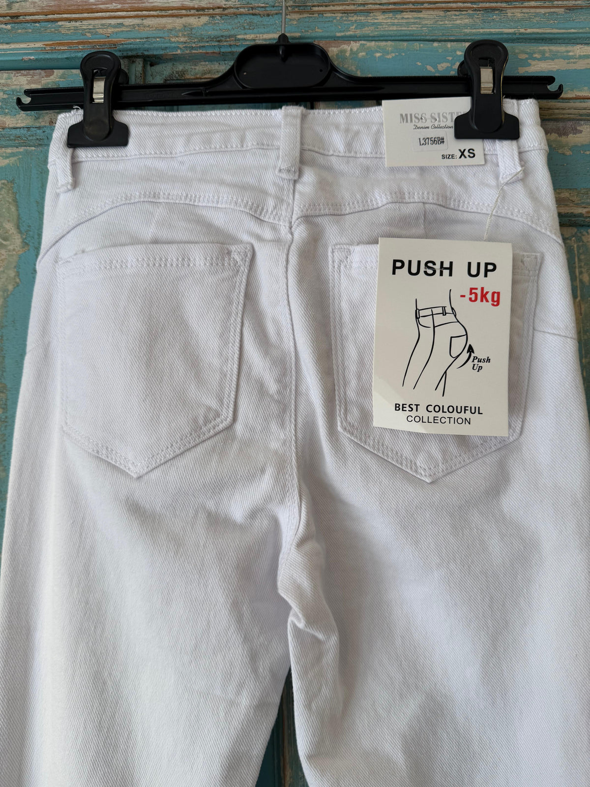 Pantalón Vaquero Blanco Push Up Con Botones Dorados