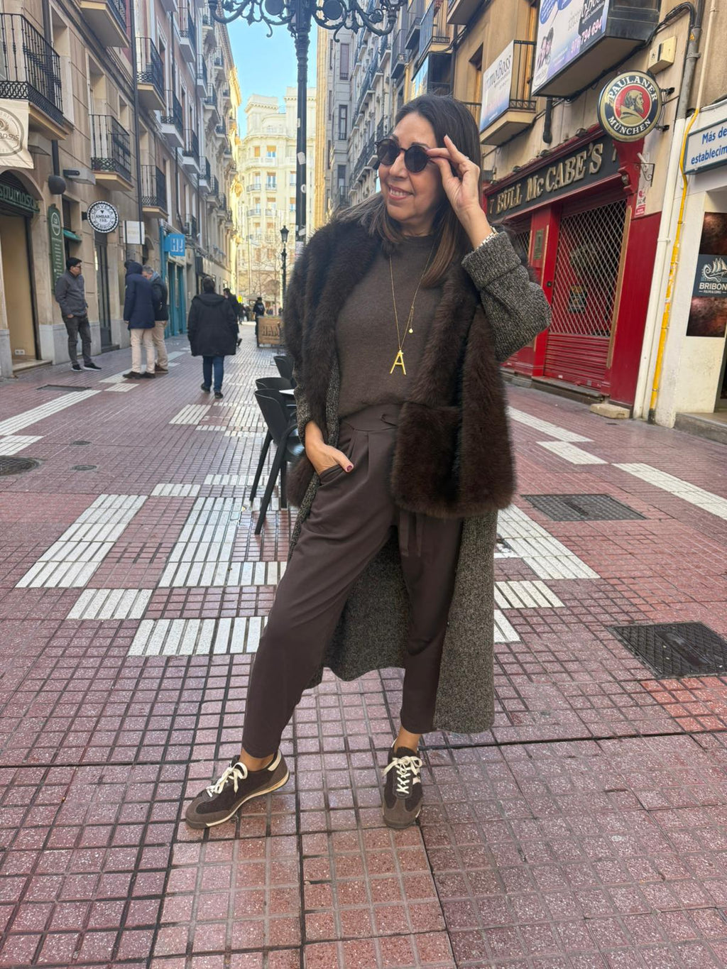 Pantalón Marrón de Pinzas Mujer - Algodón Elástico Premium | Dondola