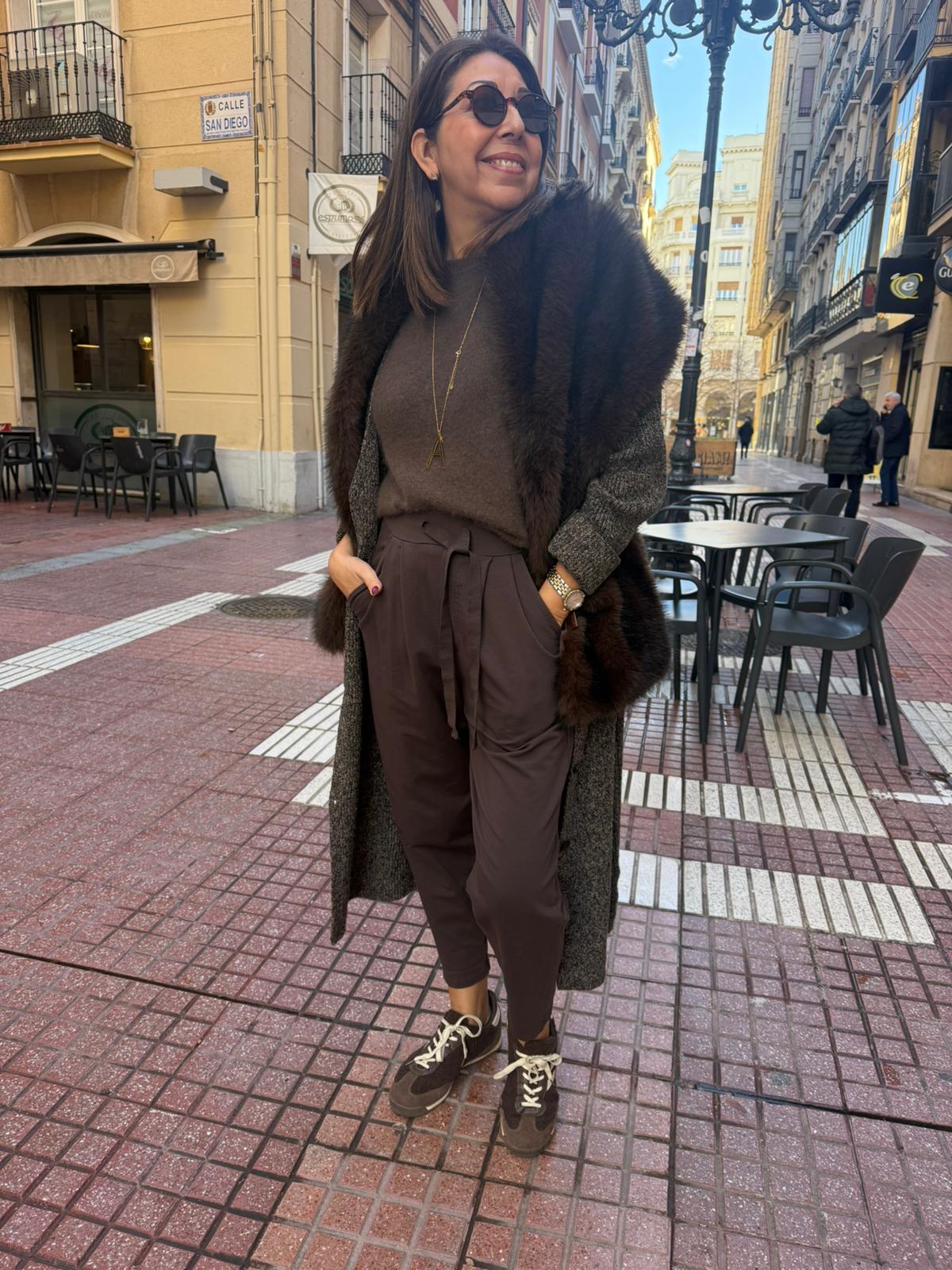 Pantalón Marrón de Pinzas Mujer - Algodón Elástico Premium | Dondola