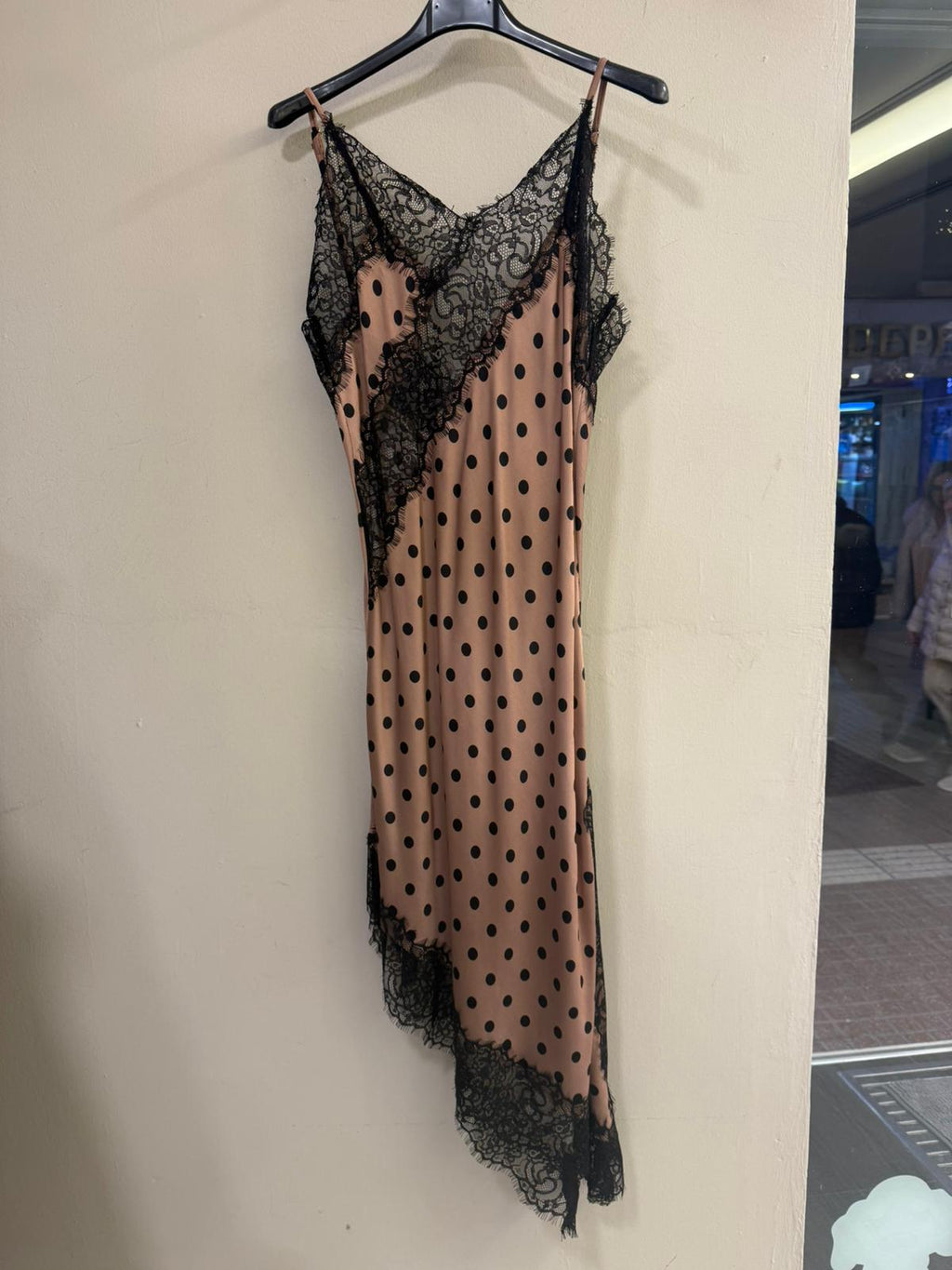 Vestido Lencero Encaje Midi - Elegancia Atemporal