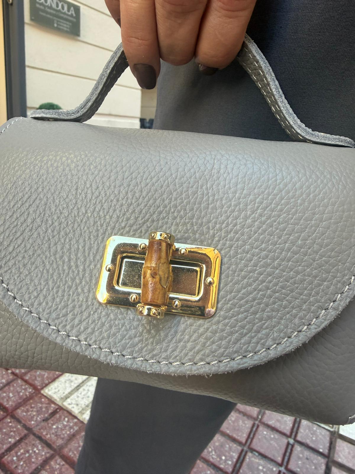 Mini Bolso de Piel con Cierre Dorado - Elegante y Compacto