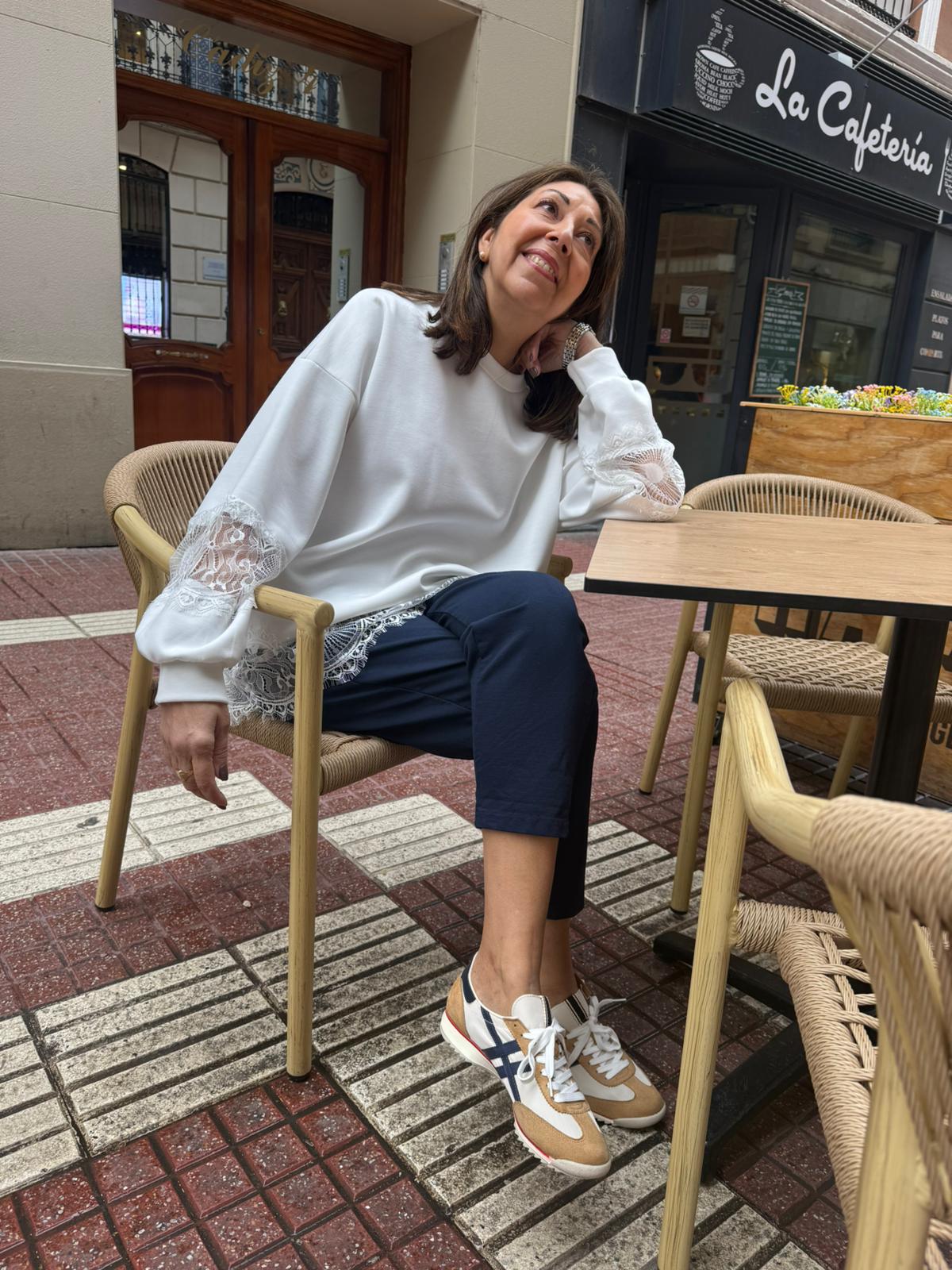Sudadera con Encaje