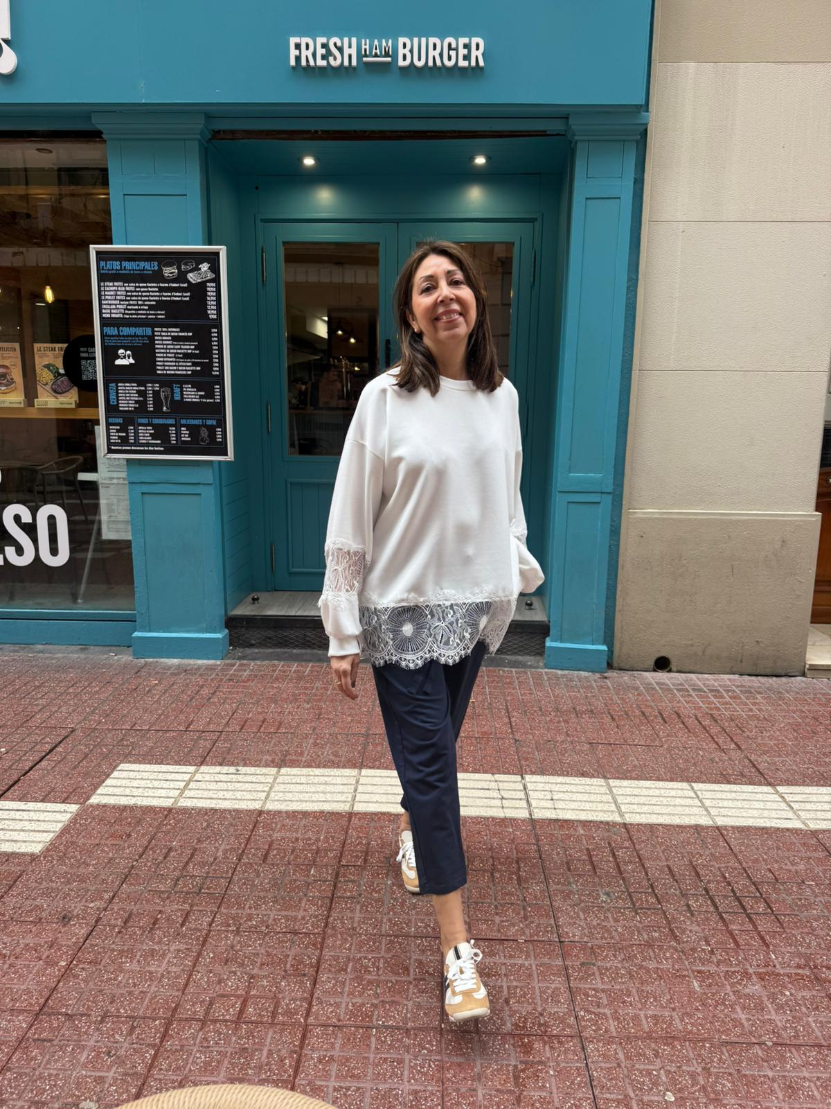 Sudadera con Encaje