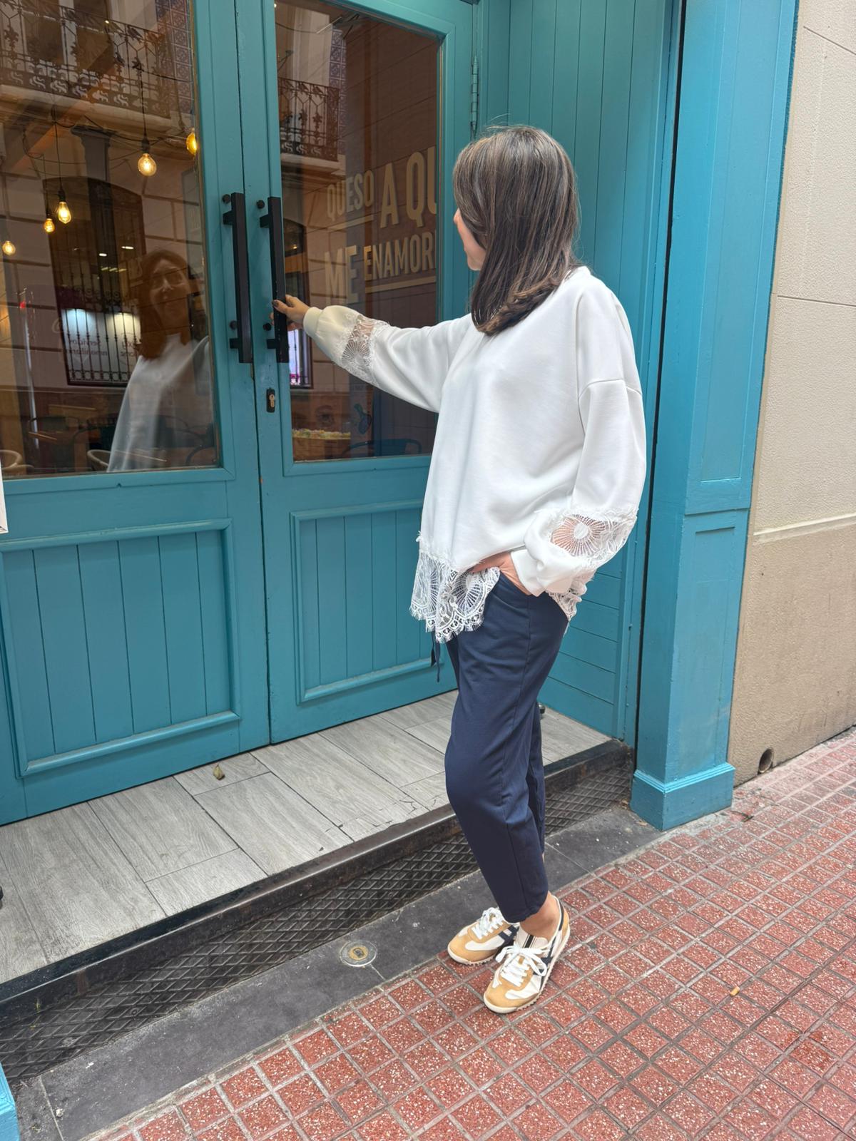 Sudadera con Encaje