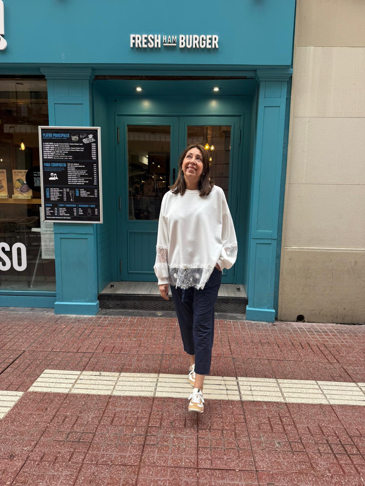 Sudadera con Encaje