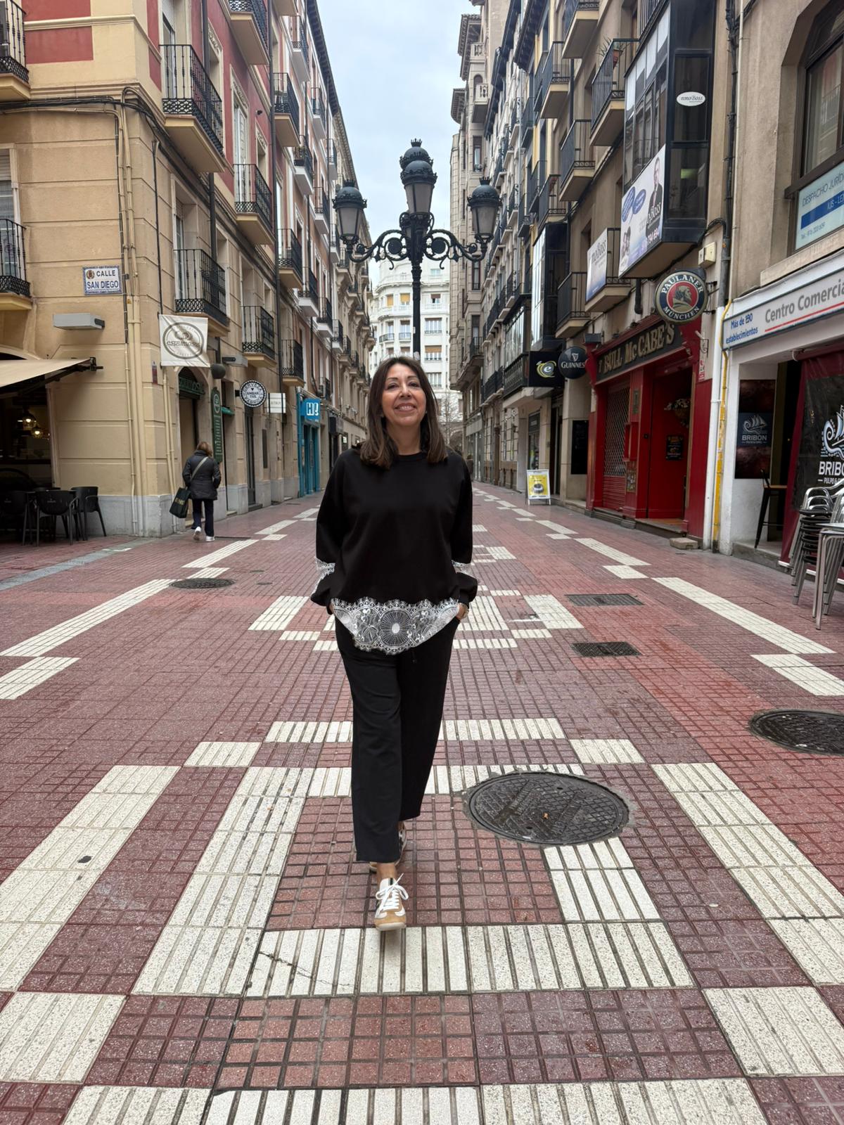 Sudadera con Encaje