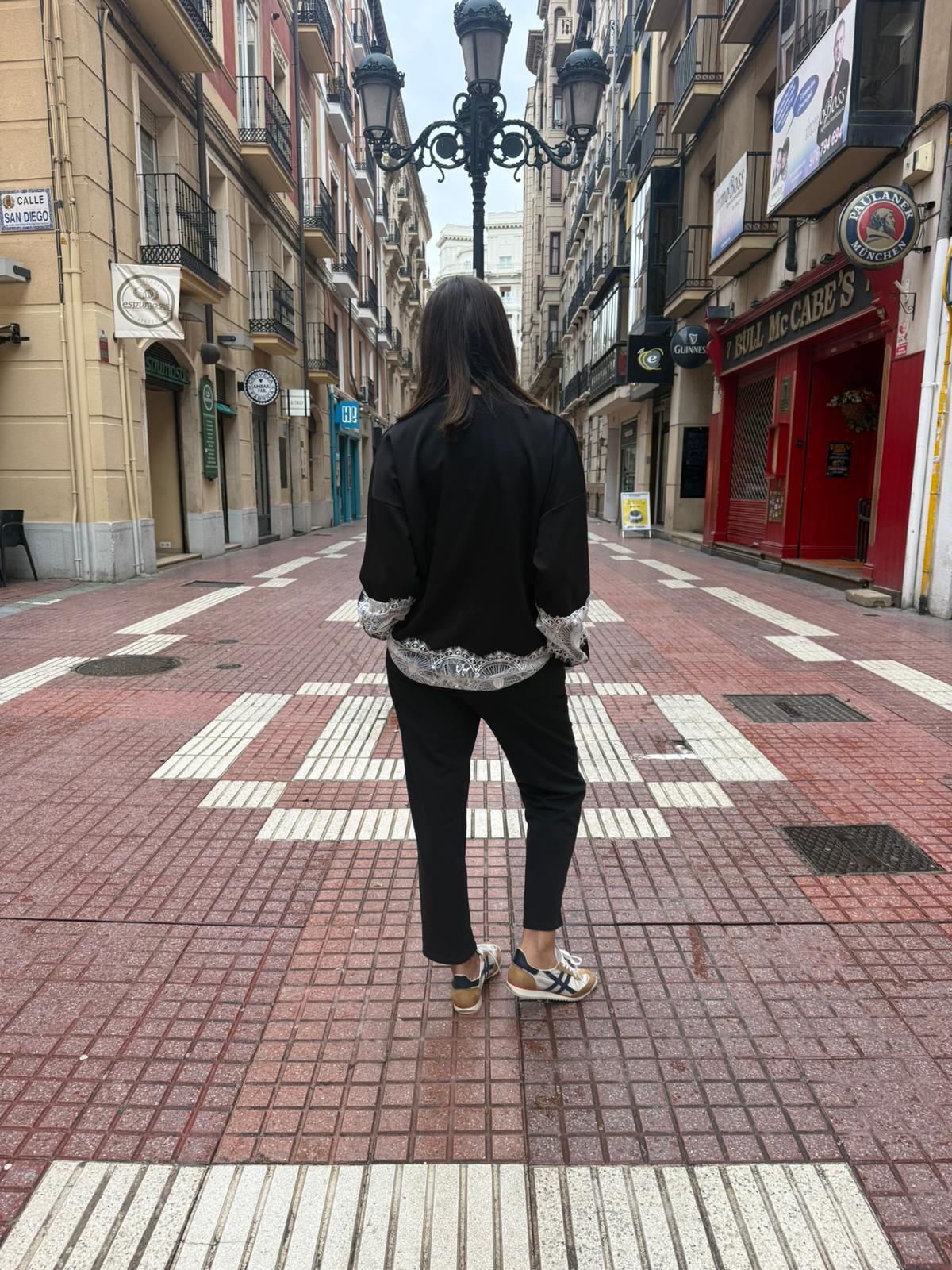 Sudadera con Encaje